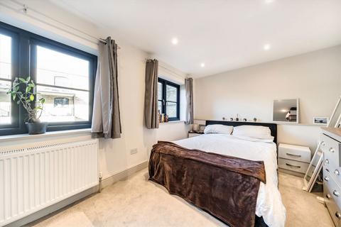 1 bedroom flat for sale, Tooting High Street, London SW17