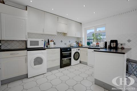 4 bedroom end of terrace house for sale, Victoria Avenue, Hounslow