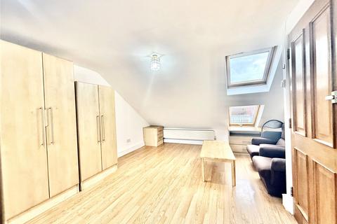 Apartment to rent, Kingsbridge Crescent, Southall UB1