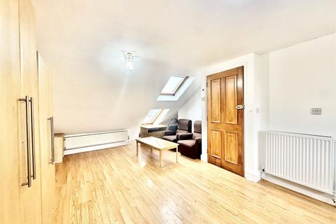 Apartment to rent, Kingsbridge Crescent, Southall UB1