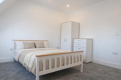 2 bedroom apartment to rent, Glengall Road, Edgware HA8