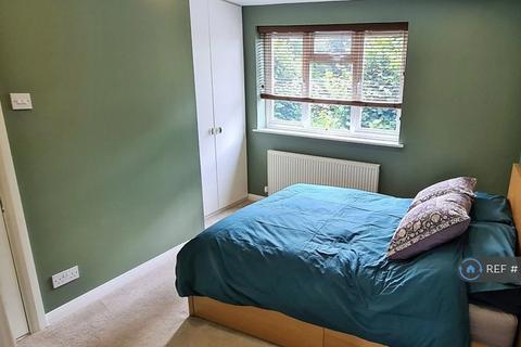 2 bedroom flat to rent, Windmill Road, Brentford, TW8
