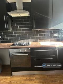 3 bedroom flat to rent, Shaw Road, Stockport, SK4