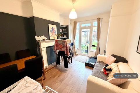 4 bedroom terraced house to rent, Ipswich Road, London, SW17