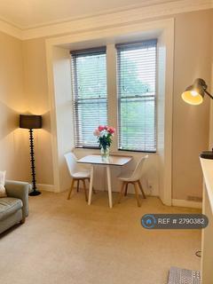 2 bedroom flat to rent, Broughton Road, Edinburgh, EH7