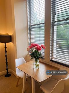 2 bedroom flat to rent, Broughton Road, Edinburgh, EH7