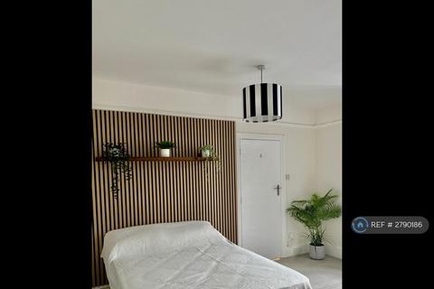 1 bedroom flat to rent, Elmbourne Road, London, SW17