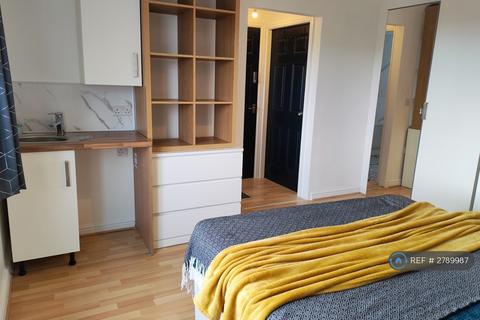1 bedroom in a house share to rent, Redgrave Close, Gateshead, NE8