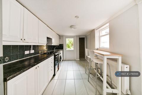4 bedroom terraced house to rent, Ferndale Road, London, SW9