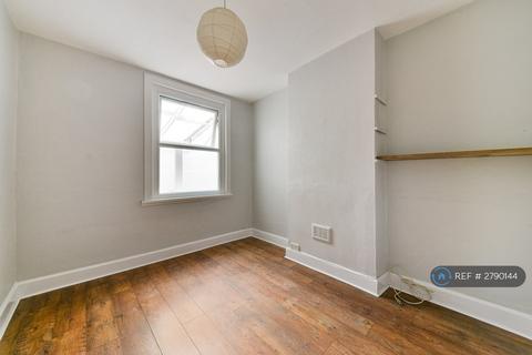 4 bedroom terraced house to rent, Ferndale Road, London, SW9