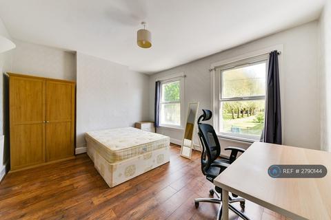 4 bedroom terraced house to rent, Ferndale Road, London, SW9