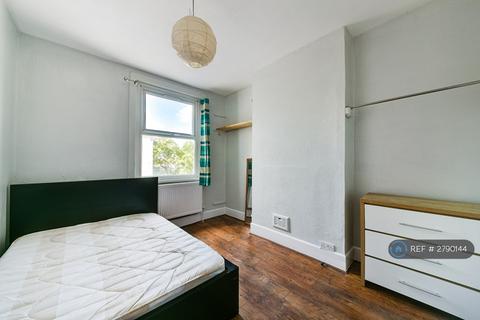 4 bedroom terraced house to rent, Ferndale Road, London, SW9
