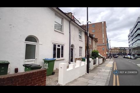 3 bedroom terraced house to rent, Vanbrugh Hill, London, SE10