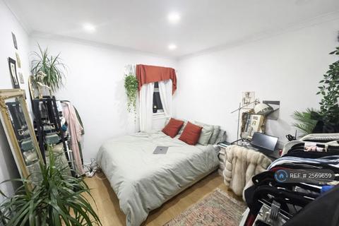 3 bedroom terraced house to rent, Vanbrugh Hill, London, SE10