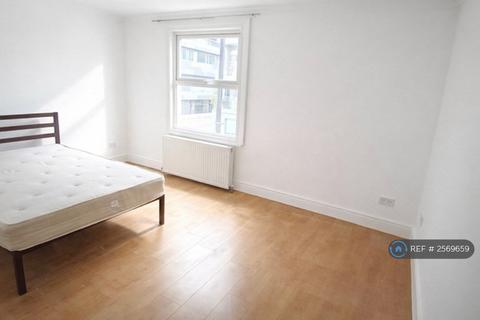 3 bedroom terraced house to rent, Vanbrugh Hill, London, SE10