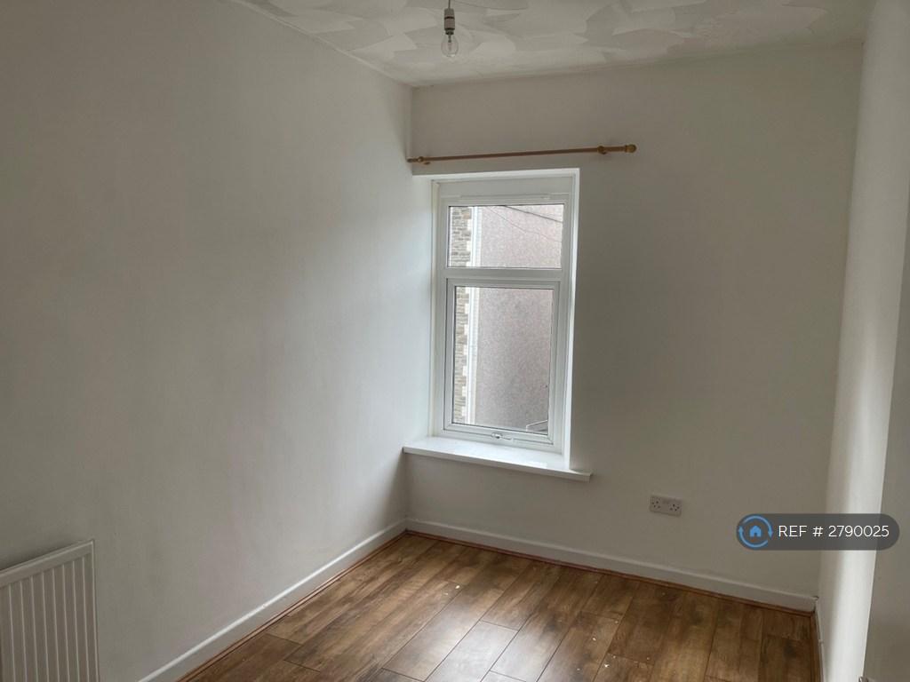 Second Front Bedroom Image 2