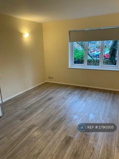 1 bedroom flat to rent, Higham Station Avenue, Chingford, E4
