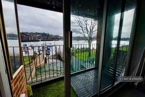 3 bedroom maisonette to rent, Cobden Marine Court, Southampton, SO17