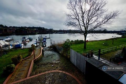 3 bedroom maisonette to rent, Cobden Marine Court, Southampton, SO17