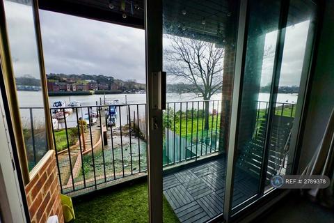 3 bedroom maisonette to rent, Cobden Marine Court, Southampton, SO17