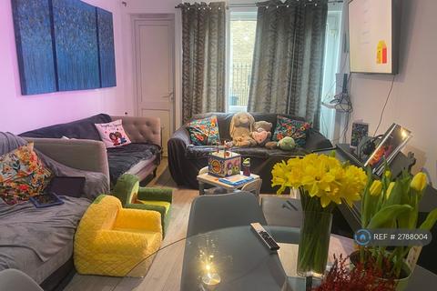 1 bedroom in a flat share to rent, Bence House, London, SE8