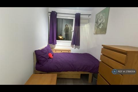 1 bedroom in a flat share to rent, Bence House, London, SE8