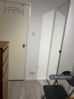 1 bedroom in a flat share to rent, Bence House, London, SE8