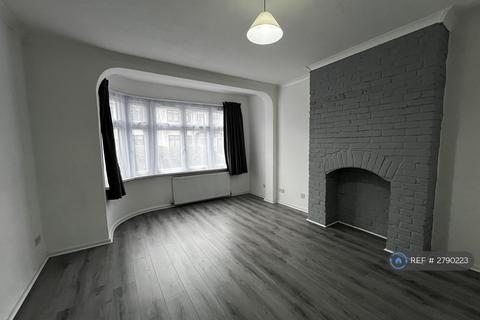 4 bedroom terraced house to rent, Dereham Road, Barking, IG11