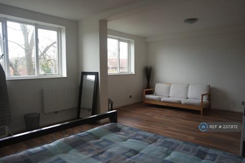Studio to rent, Harton Lodge, London, SE8