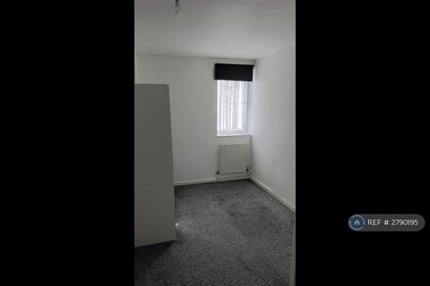 3 bedroom flat to rent, Fairfoot Road, London, E3