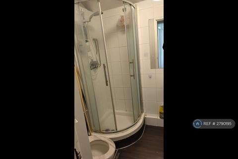 3 bedroom flat to rent, Fairfoot Road, London, E3