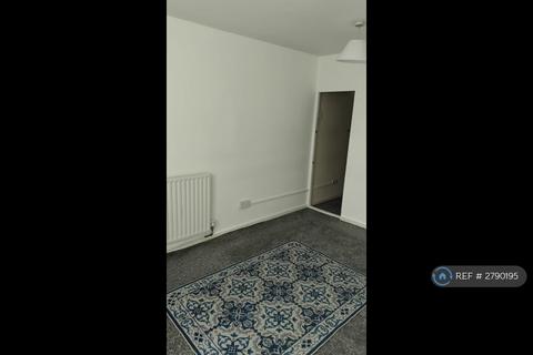3 bedroom flat to rent, Fairfoot Road, London, E3