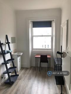 1 bedroom in a flat share to rent, Lancaster Gate, London, W2