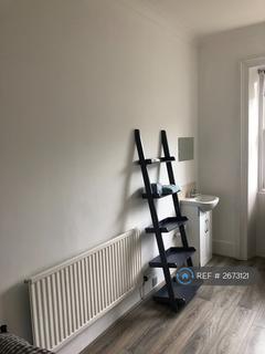 1 bedroom in a flat share to rent, Lancaster Gate, London, W2