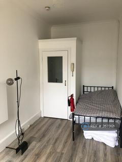 1 bedroom in a flat share to rent, Lancaster Gate, London, W2