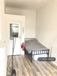 1 bedroom in a flat share to rent, Lancaster Gate, London, W2