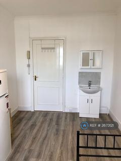 1 bedroom in a house share to rent, Lancaster Gate, London, W2