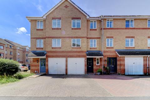 3 bedroom terraced house to rent, Princes Gate, Buckinghamshire HP13