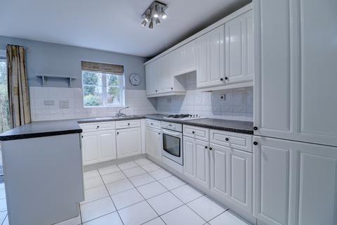 3 bedroom terraced house to rent, Princes Gate, Buckinghamshire HP13