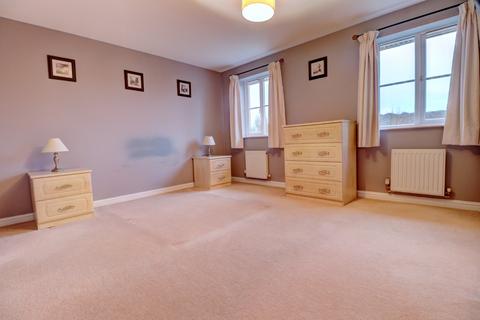3 bedroom terraced house to rent, Princes Gate, Buckinghamshire HP13