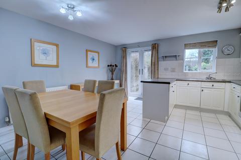 3 bedroom terraced house to rent, Princes Gate, Buckinghamshire HP13