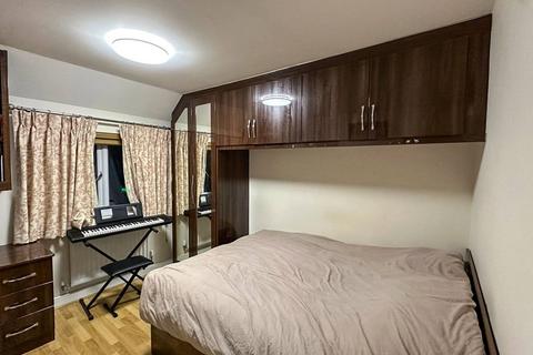 3 bedroom flat to rent, Clifton Road, Little Venice, London, W9