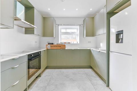 3 bedroom terraced house to rent, Silverleigh Road, Thornton Heath, CR7