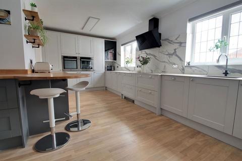 5 bedroom detached house for sale, Rowernfields, Sheffield S25