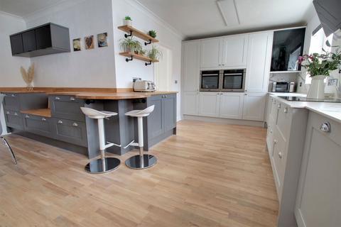 5 bedroom detached house for sale, Rowernfields, Sheffield S25