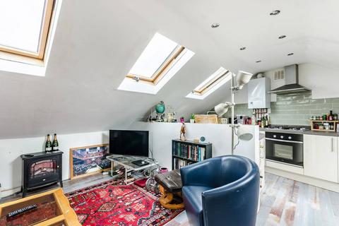 2 bedroom maisonette to rent, Danbrook Road, Streatham Common, London, SW16