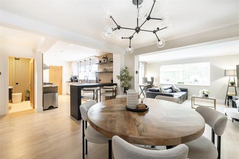 5 bedroom detached house for sale, Derwent Road, Harpenden
