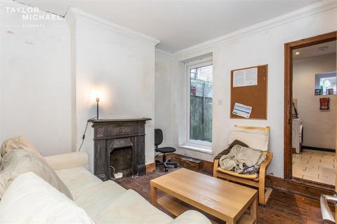 4 bedroom terraced house to rent, Ewhurst Road, Brighton