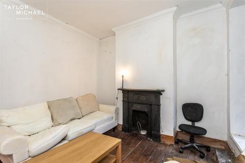 4 bedroom terraced house to rent, Ewhurst Road, Brighton