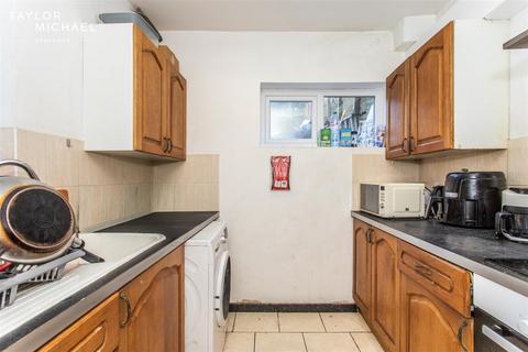4 bedroom terraced house to rent, Ewhurst Road, Brighton